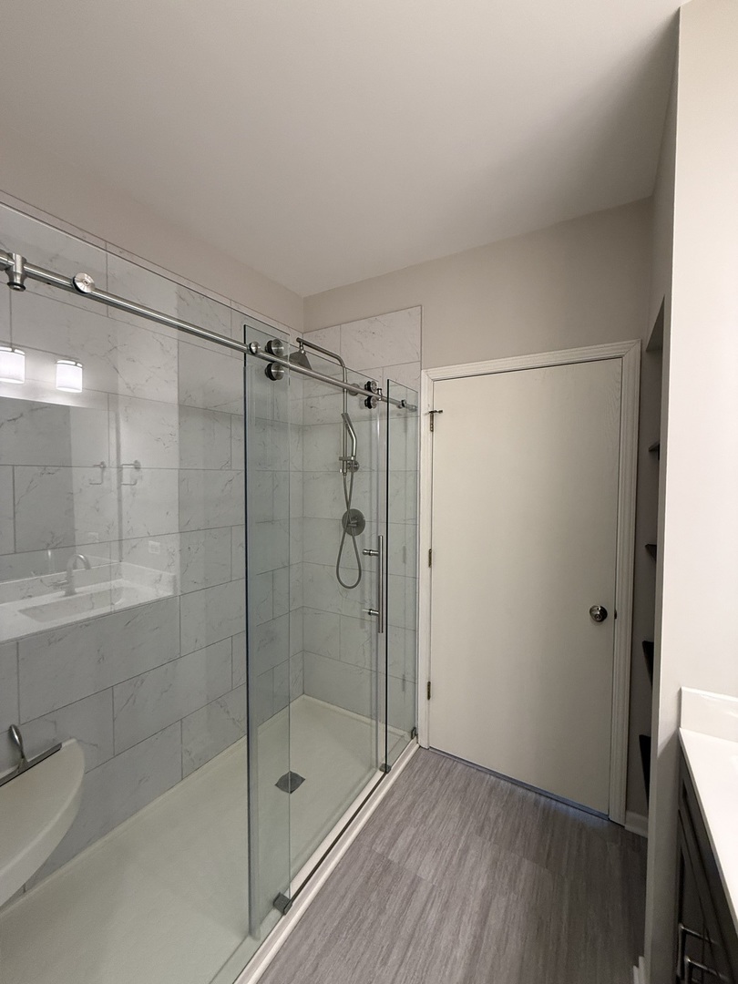 1586 Millbrook Drive Algonquin, IL 60102 - Photo 10 of 18 a bathroom with a shower and a bath tub