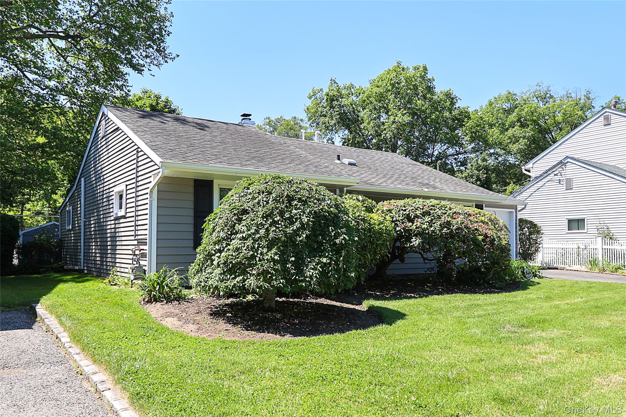 12 Ronan Road Glen Cove, NY 11542 - Photo 3 of 32