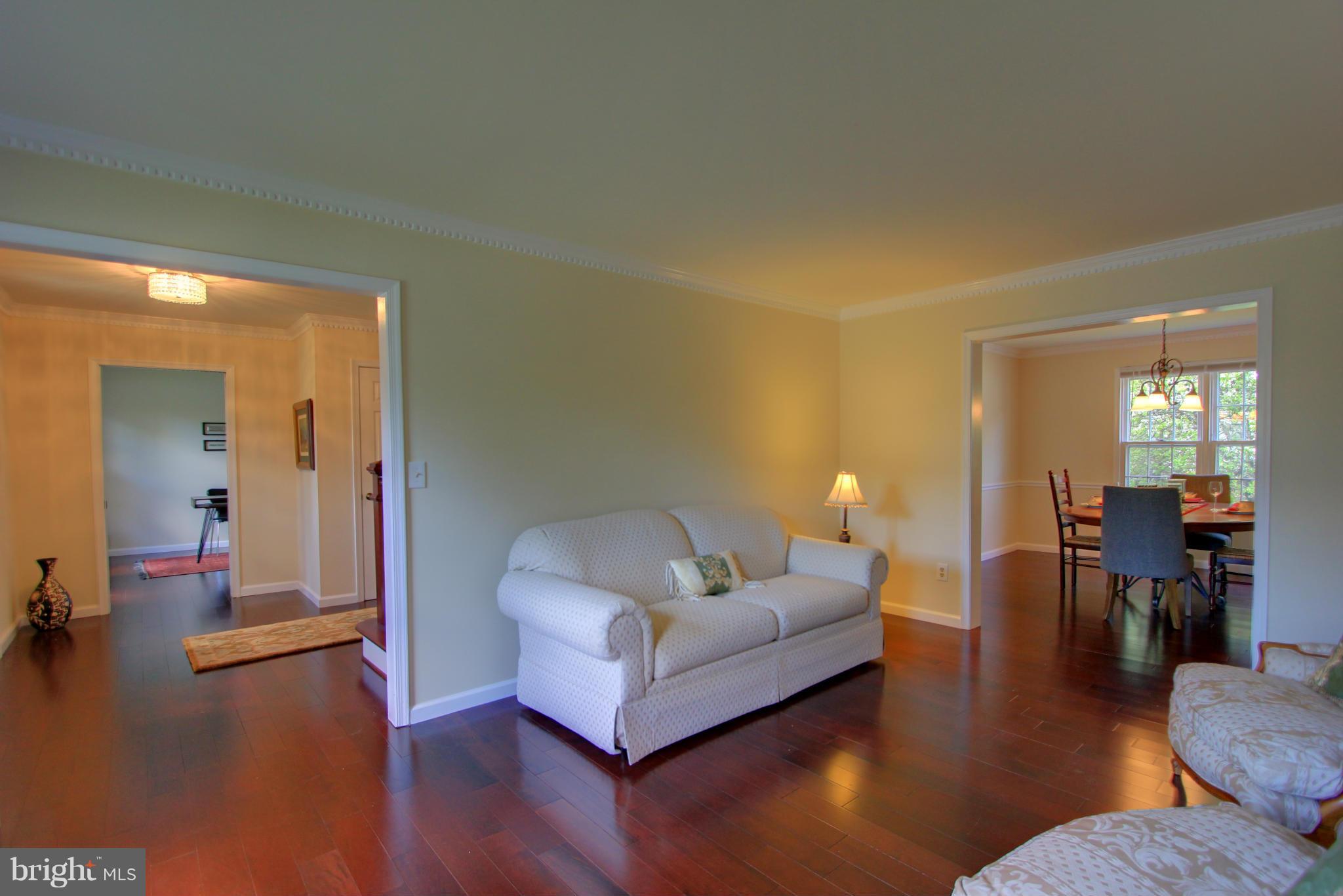 7100 Rivers Edge Road Columbia, MD 21044 - Photo 11 of 30 Living Room