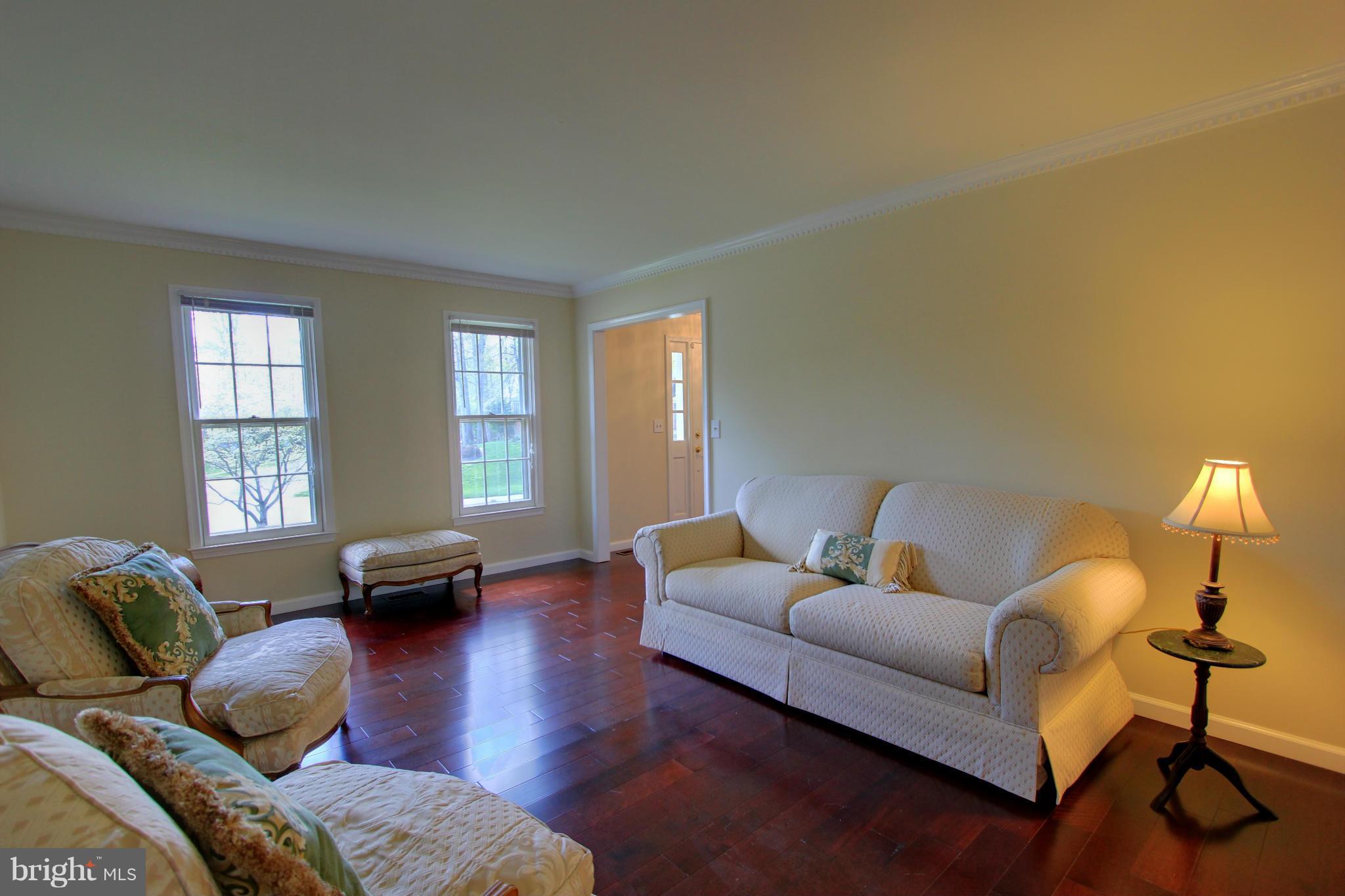 7100 Rivers Edge Road Columbia, MD 21044 - Photo 12 of 30 Living Room