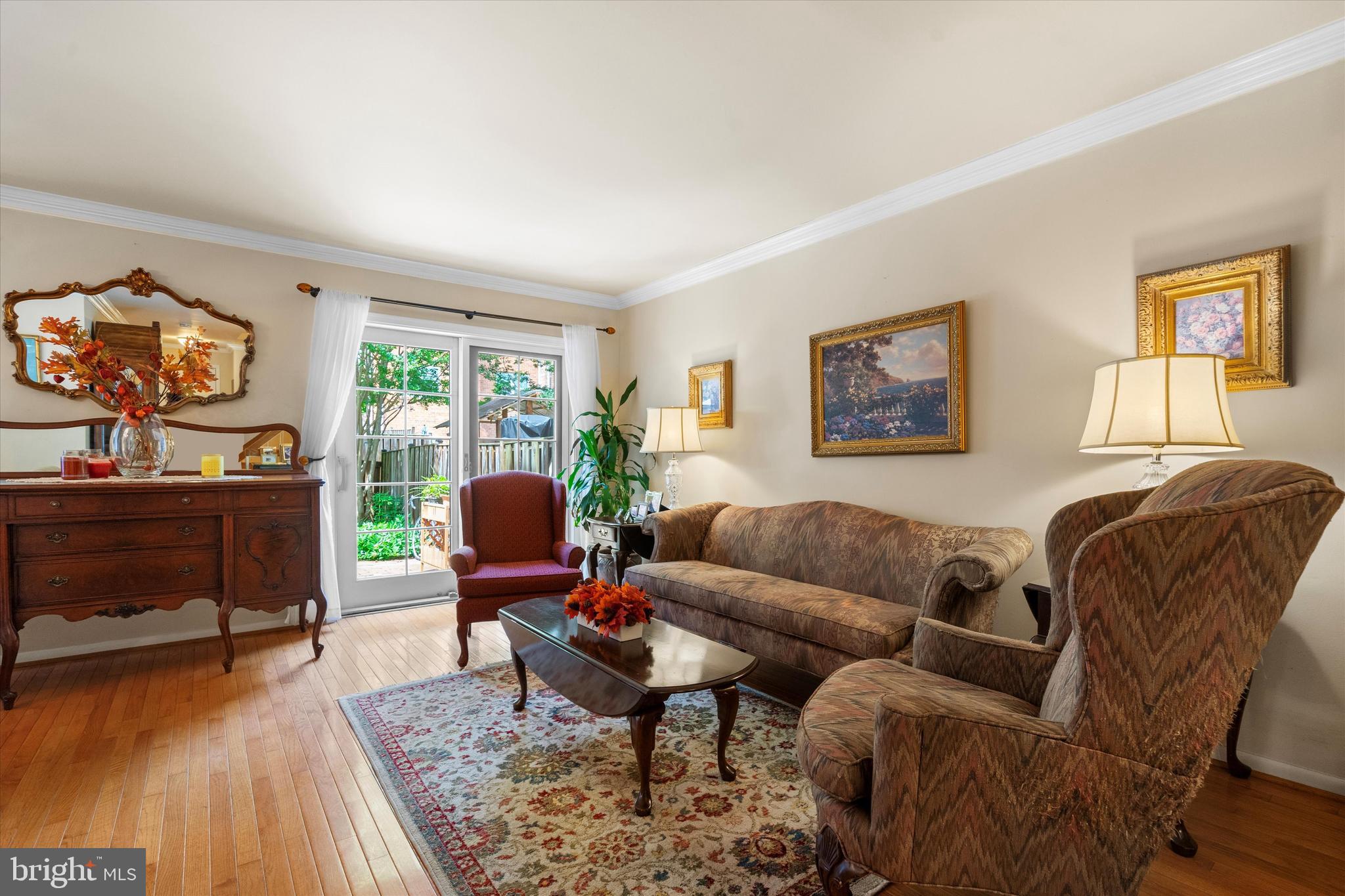 5504 Winford Court Fairfax, VA 22032 - Photo 21 of 61 a living room with furniture and a window