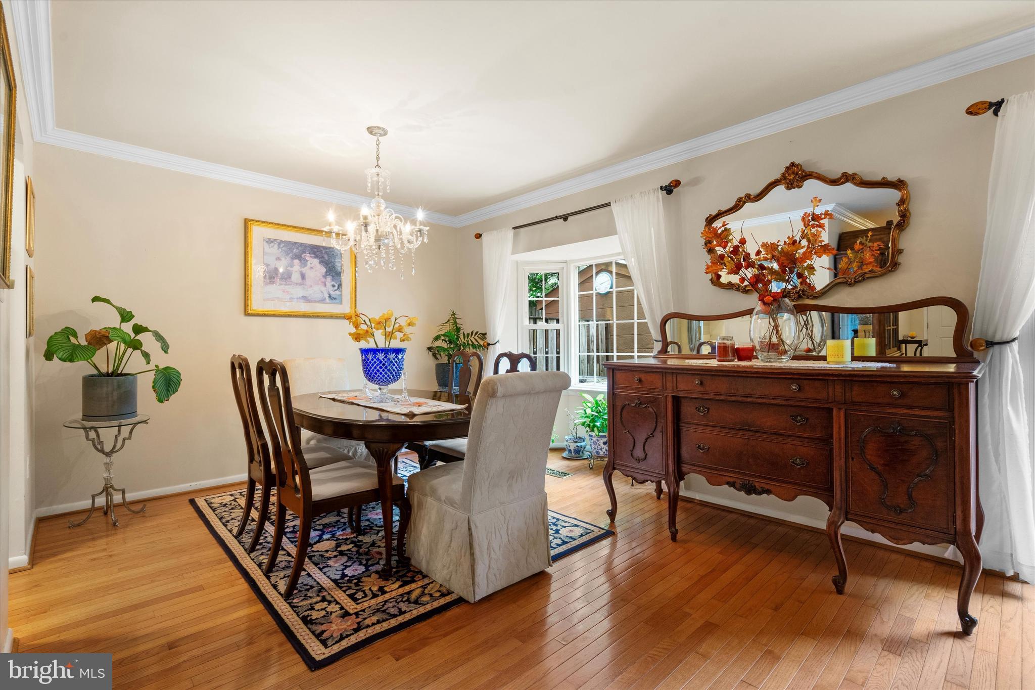 5504 Winford Court Fairfax, VA 22032 - Photo 23 of 61 a living room with furniture and wooden floor
