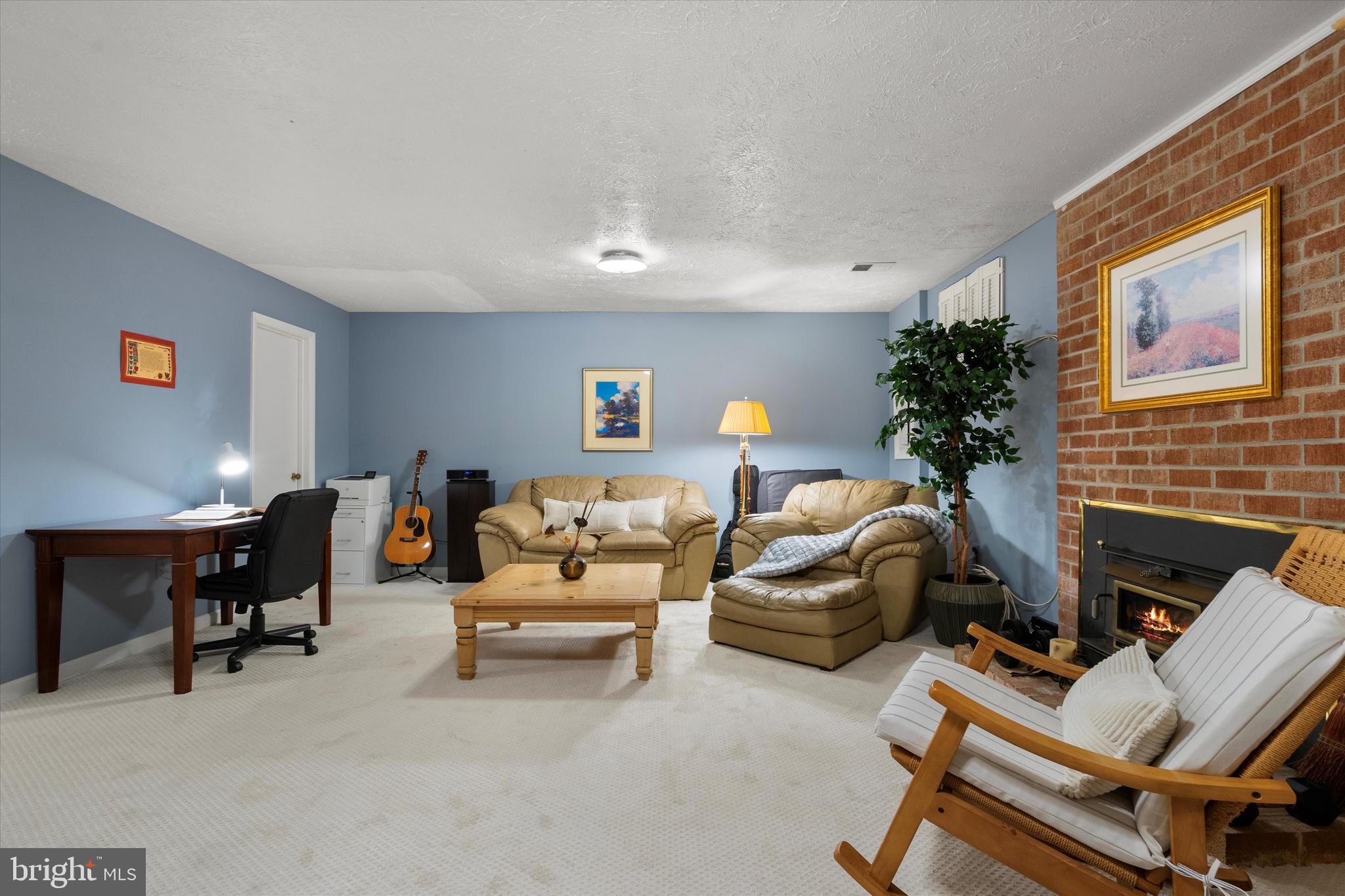 5504 Winford Court Fairfax, VA 22032 - Photo 38 of 61 a living room with furniture