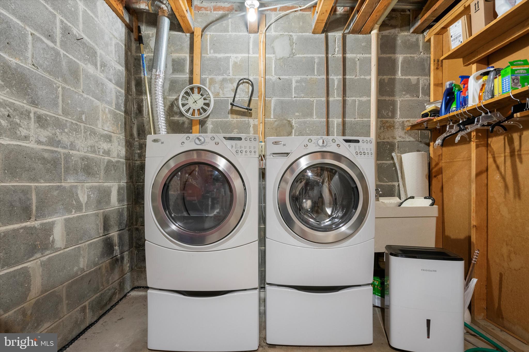 5504 Winford Court Fairfax, VA 22032 - Photo 42 of 61 a utility room with dryer and washer