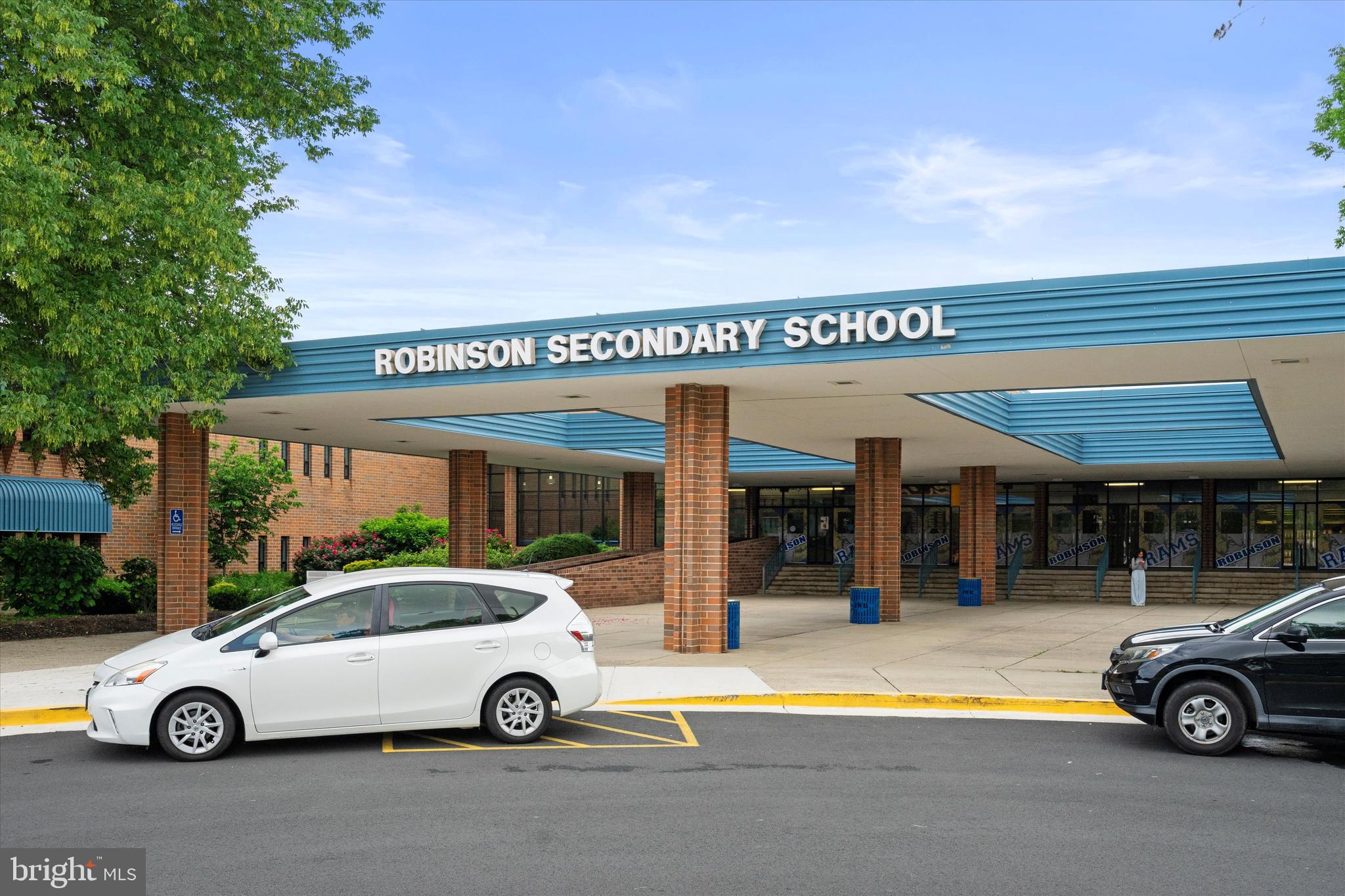 5504 Winford Court Fairfax, VA 22032 - Photo 57 of 61 a car parked in front of a building