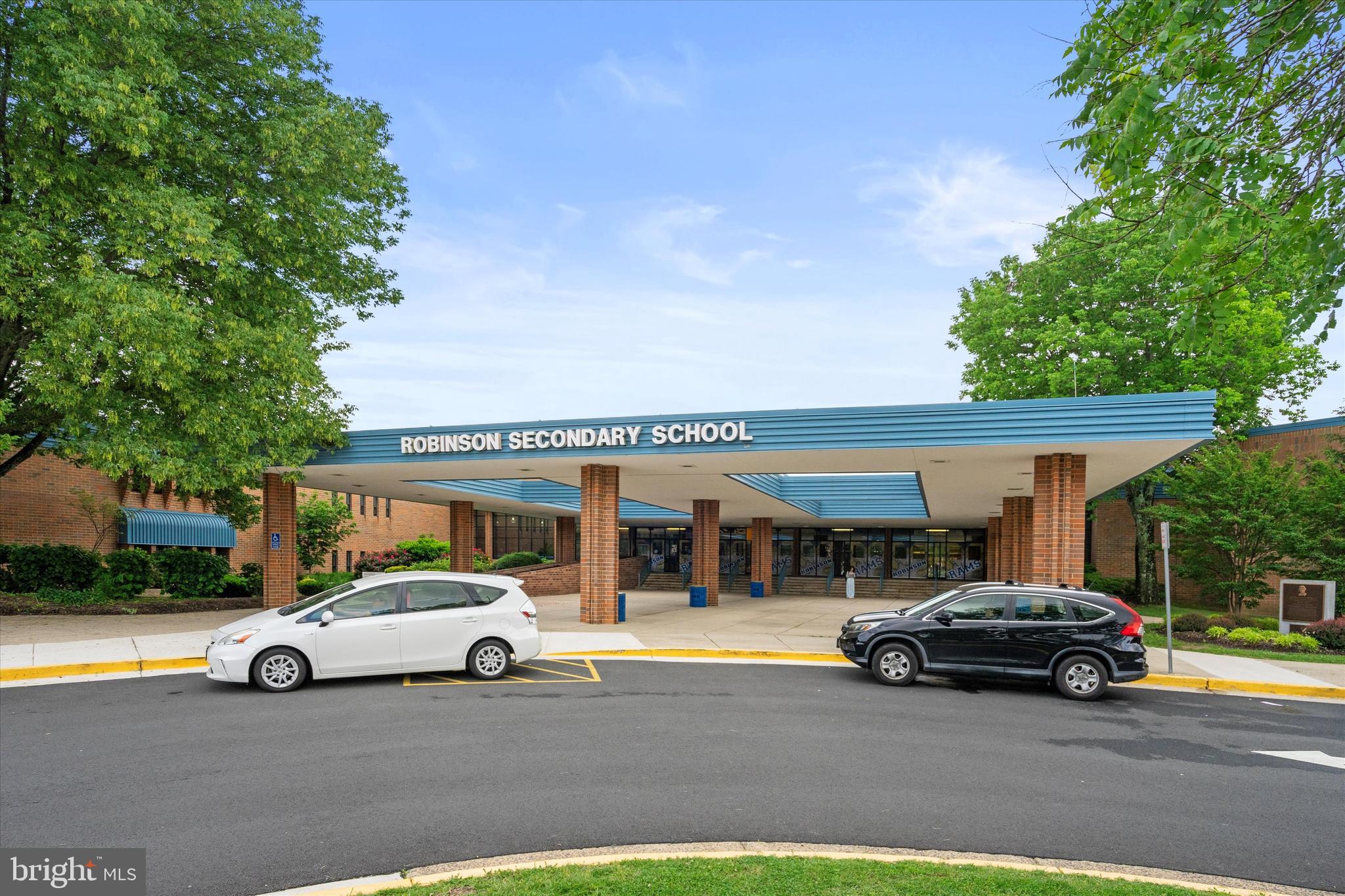 5504 Winford Court Fairfax, VA 22032 - Photo 59 of 61 a car parked in front of a building