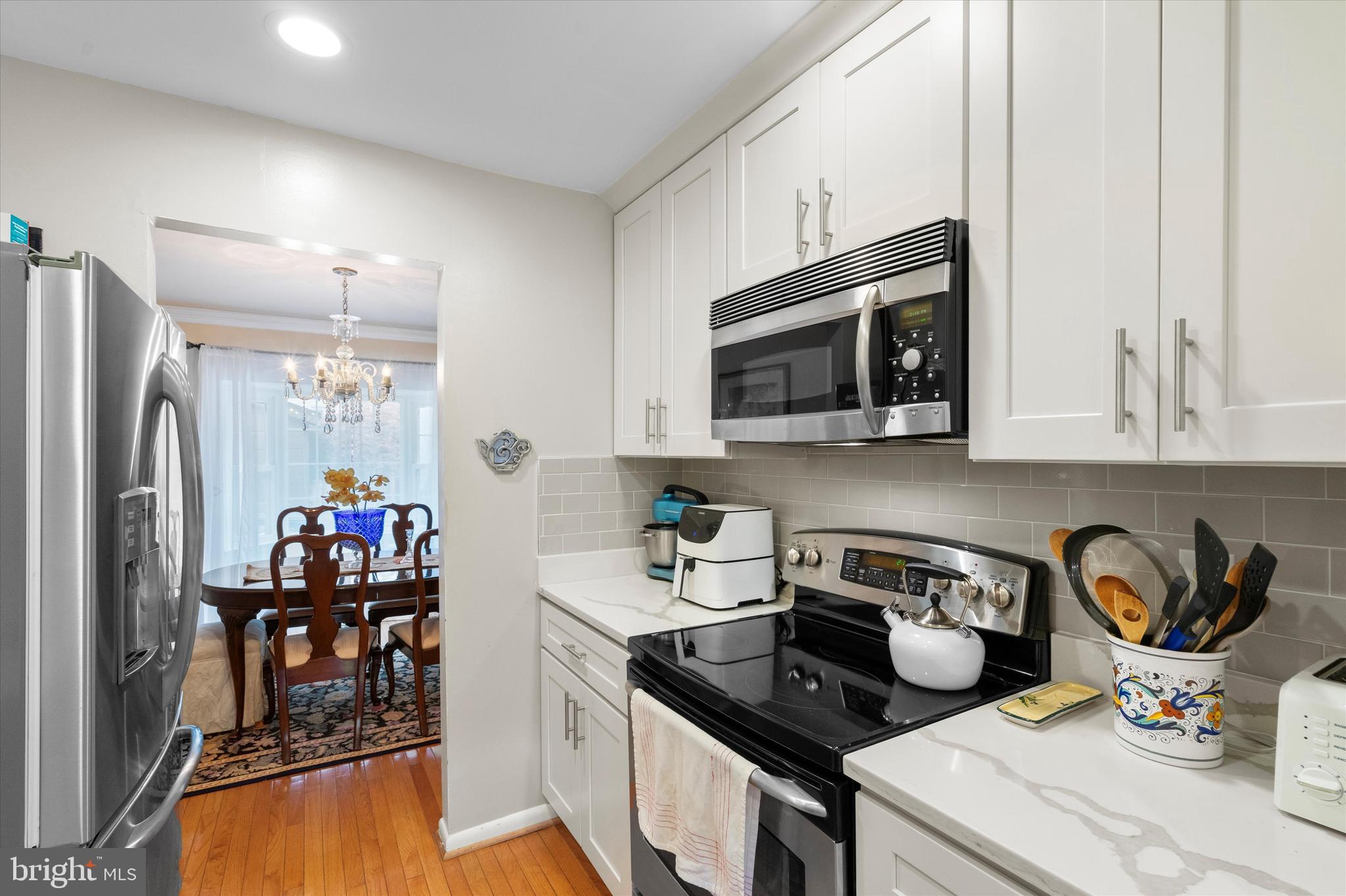 5504 Winford Court Fairfax, VA 22032 - Photo 7 of 61 a kitchen with appliances a sink and cabinets