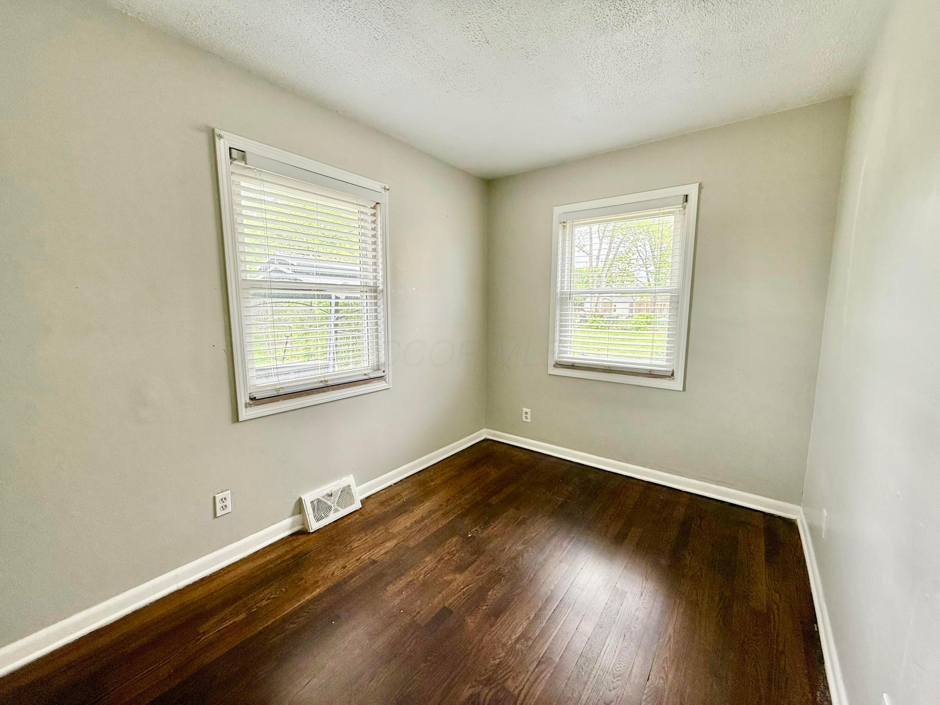 305 Danhurst Road Columbus, OH 43228 - Photo 27 of 39