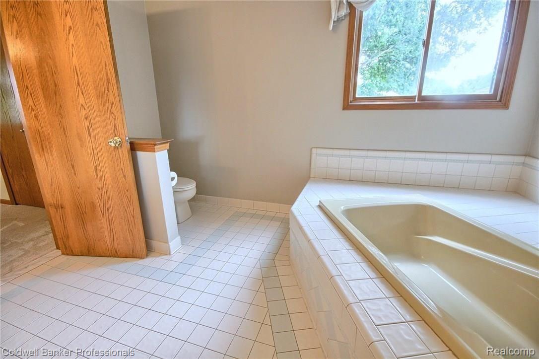 44860 Glengarry Road Canton, MI 48188 - Photo 22 of 30 Master Bath, Pic. #2