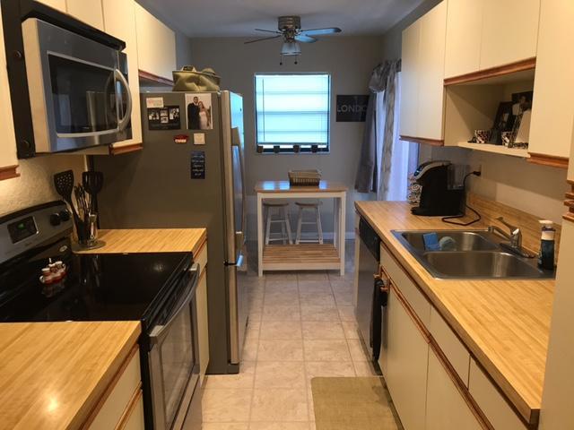 14175 Nesting Way, Unit B Delray Beach, FL 33484 - Photo 7 of 11 Kitchen