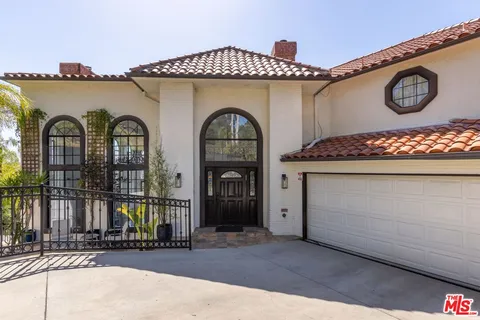 $2,495,000 | 2651 La Cuesta Drive, Los Angeles, CA 90046
