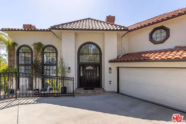 $2,495,000 | 2651 La Cuesta Drive, Los Angeles, CA 90046