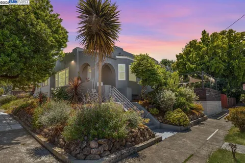 $749,000 | 2133 East 30th Street, Oakland, CA 94606