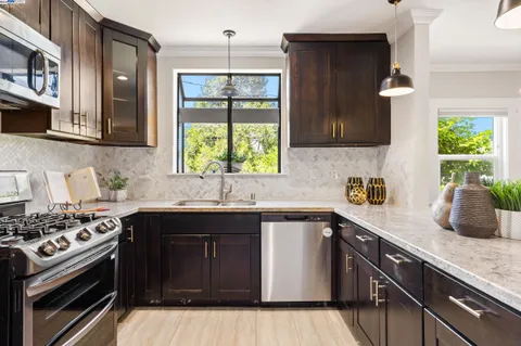 $749,000 | 2133 East 30th Street, Oakland, CA 94606