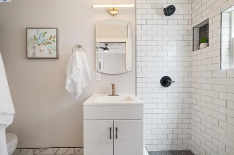 $749,000 | 2133 East 30th Street, Oakland, CA 94606