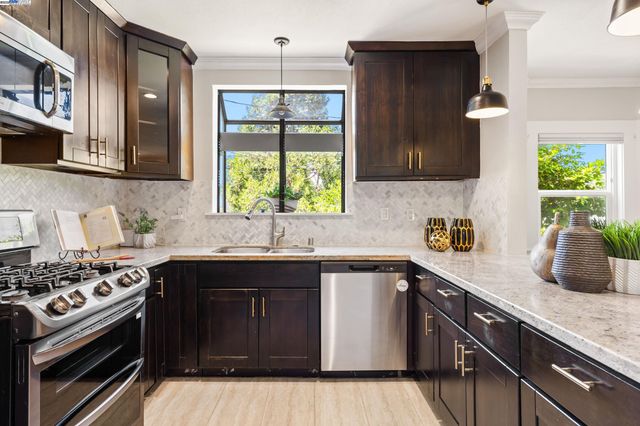 $784,888 | 2133 East 30th Street, Oakland, CA 94606