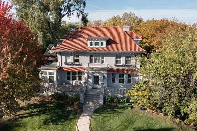 $3,995,000 | 2700 West Lake Of The Isles Parkway, Minneapolis, MN 55416