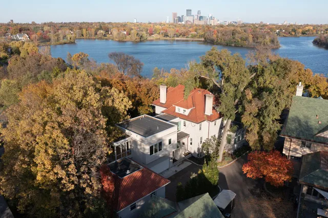 $3,995,000 | 2700 West Lake Of The Isles Parkway, Minneapolis, MN 55416