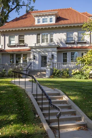 $3,995,000 | 2700 West Lake Of The Isles Parkway, Minneapolis, MN 55416