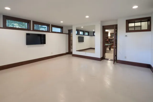 $3,995,000 | 2700 West Lake Of The Isles Parkway, Minneapolis, MN 55416