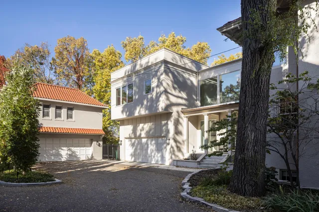 $3,995,000 | 2700 West Lake Of The Isles Parkway, Minneapolis, MN 55416