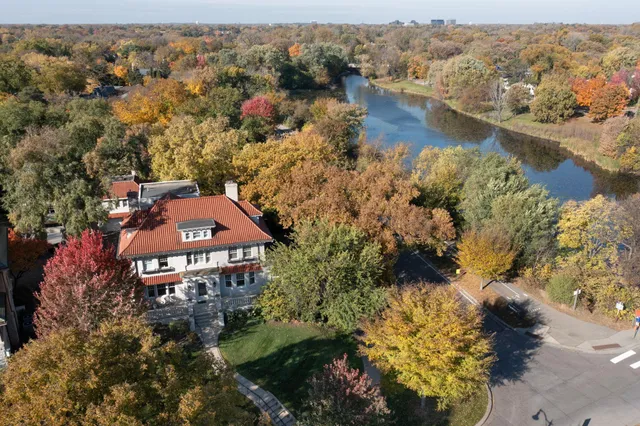 $3,995,000 | 2700 West Lake Of The Isles Parkway, Minneapolis, MN 55416
