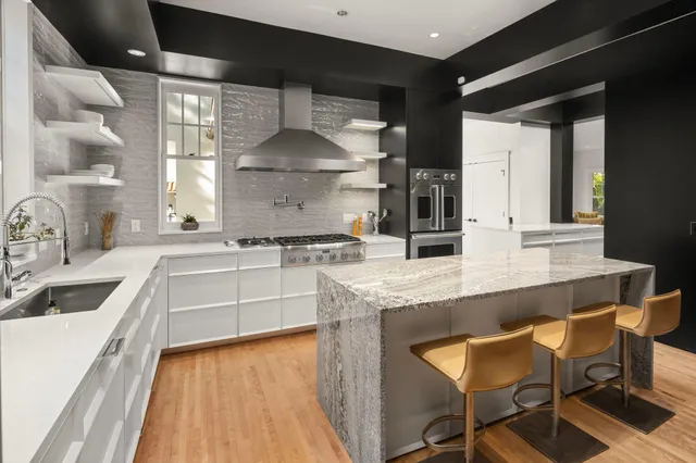 $3,995,000 | 2700 West Lake Of The Isles Parkway, Minneapolis, MN 55416