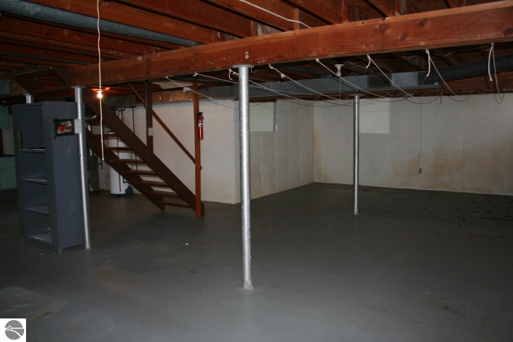 605 Sheridan Road Traverse City, MI 49686 - Photo 22 of 22 1779871-21.JPG
