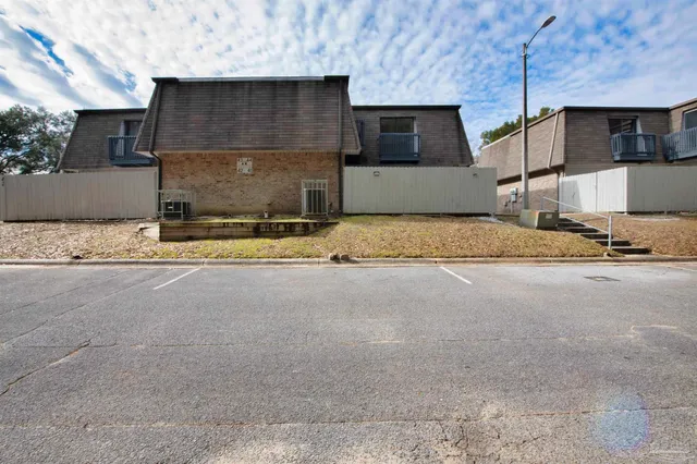 $1,600 | 2301 West Michigan Avenue, Unit 41, Pensacola, FL 32526