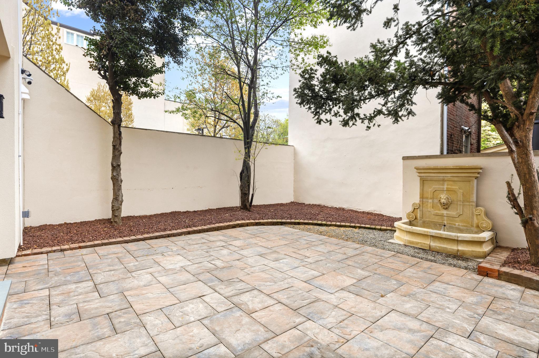 321 South 3rd Street Philadelphia, PA 19106 - Photo 11 of 43 Patio