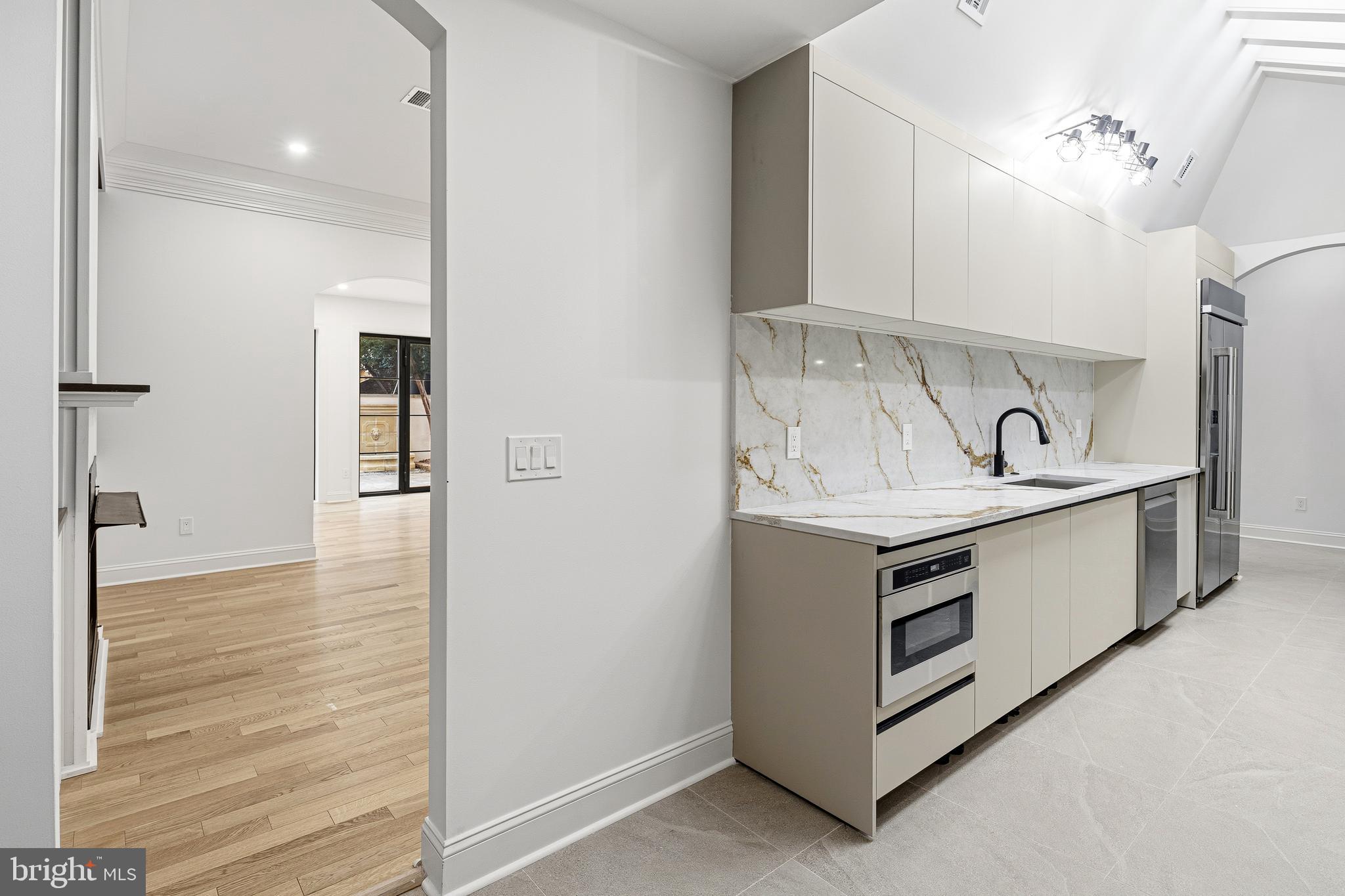 321 South 3rd Street Philadelphia, PA 19106 - Photo 17 of 43 Kitchen