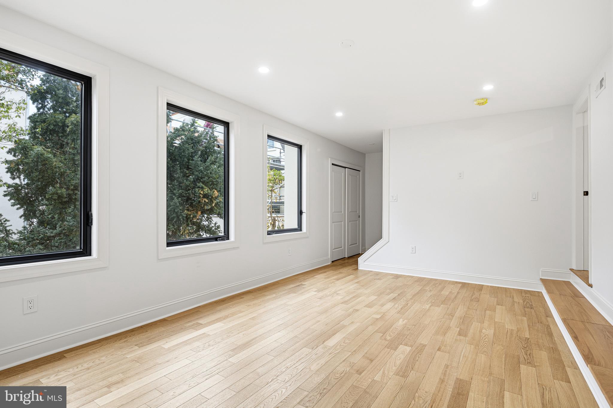 321 South 3rd Street Philadelphia, PA 19106 - Photo 20 of 43 Second Floor Living Room