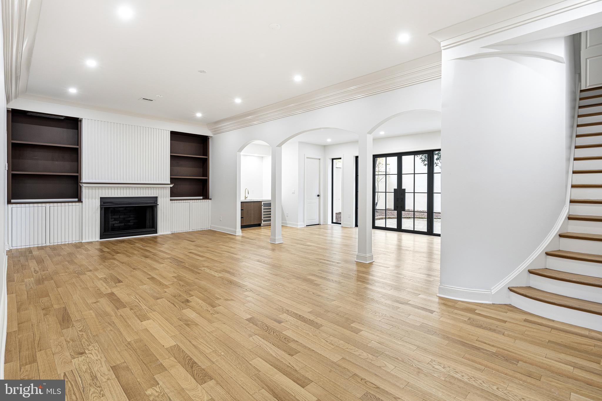 321 South 3rd Street Philadelphia, PA 19106 - Photo 2 of 43 Living & Dining Area