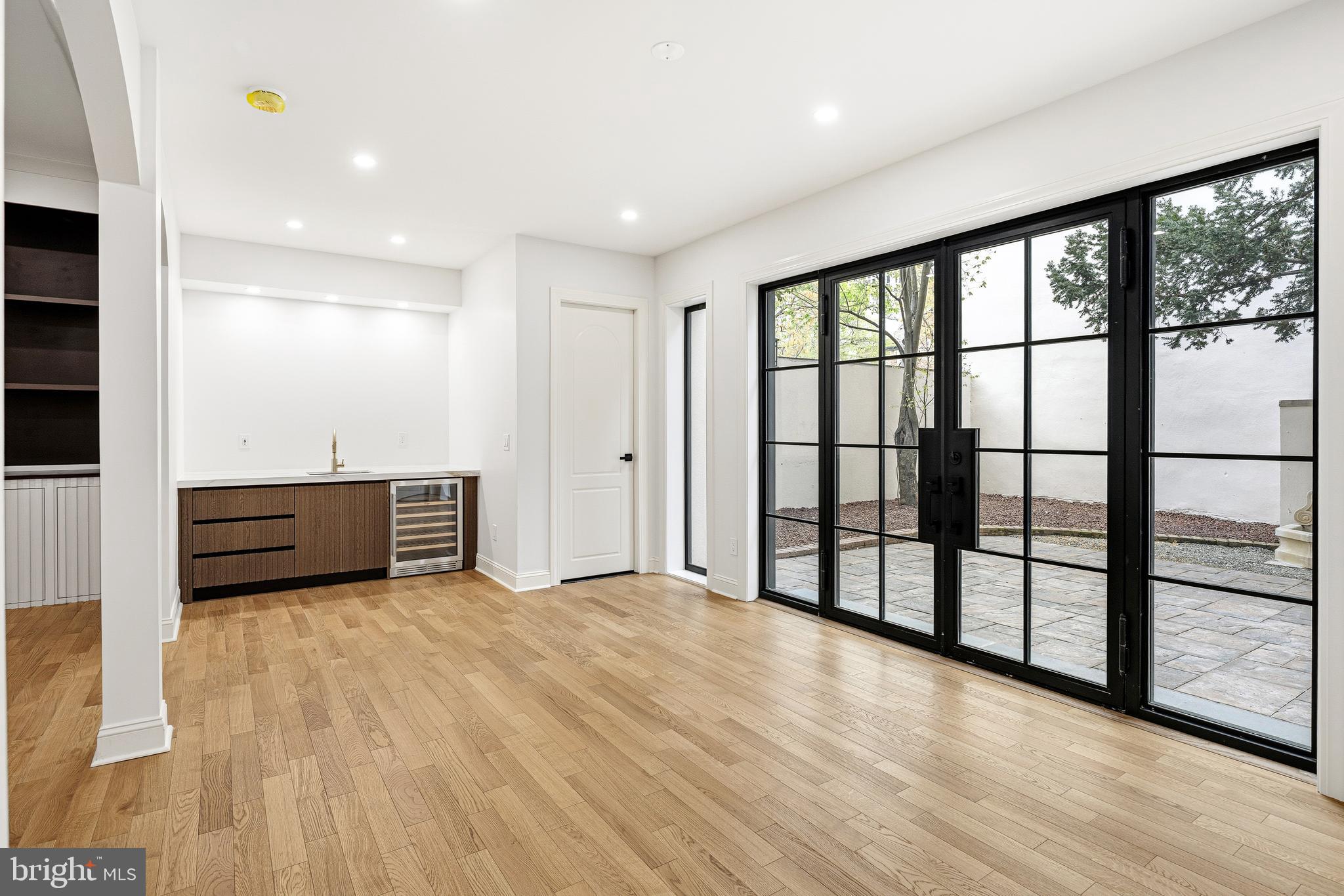 321 South 3rd Street Philadelphia, PA 19106 - Photo 7 of 43 Dining Area