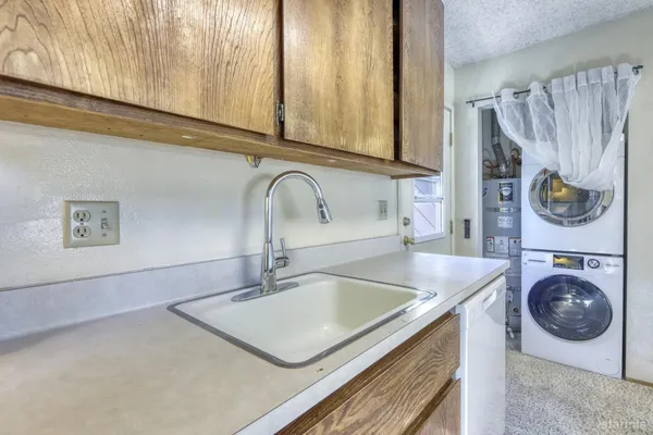 $374,900 | 1410 Ski Run Boulevard, Unit 20, South Lake Tahoe, CA 96150