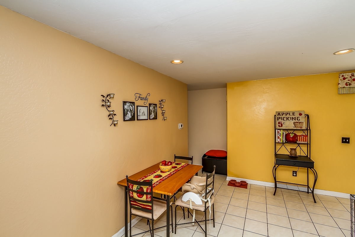 10019 Pinewood View Santee, CA 92071 - Photo 11 of 25 Gallery Image 11