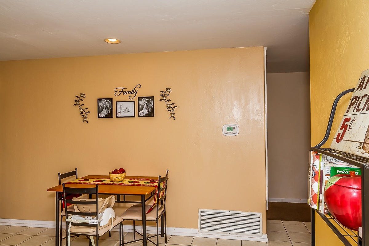 10019 Pinewood View Santee, CA 92071 - Photo 12 of 25 Gallery Image 12