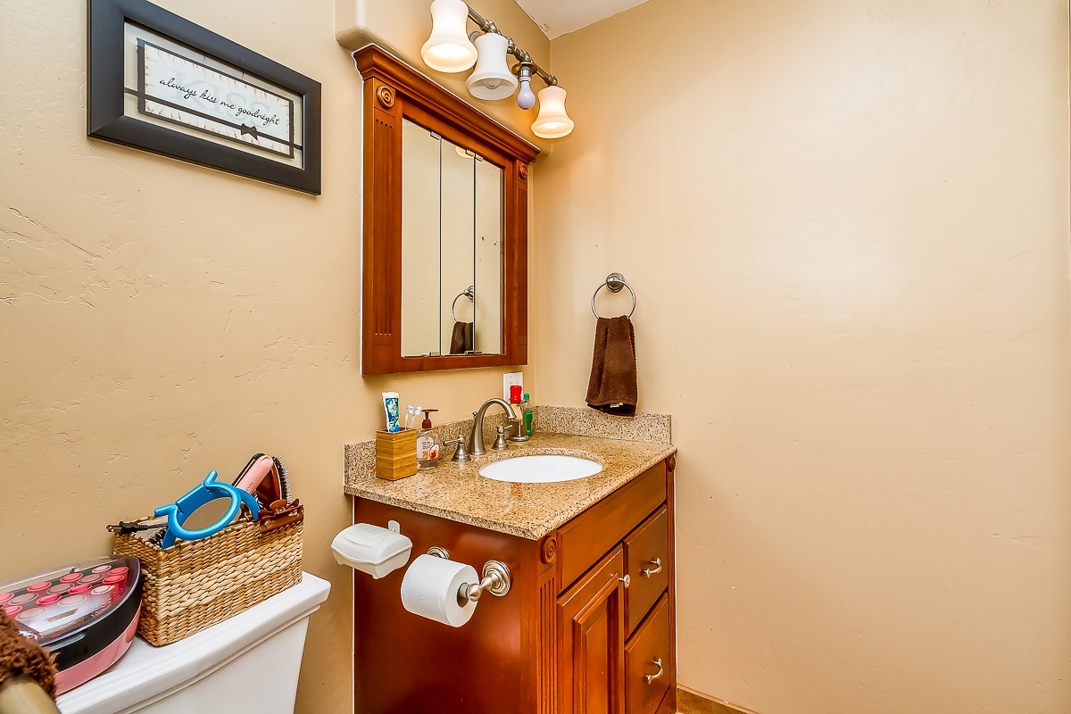 10019 Pinewood View Santee, CA 92071 - Photo 13 of 25 Gallery Image 13