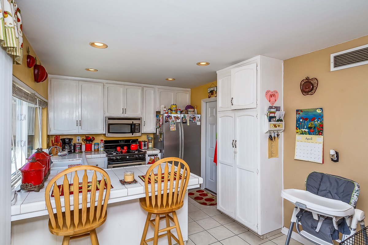 10019 Pinewood View Santee, CA 92071 - Photo 7 of 25 Gallery Image 7