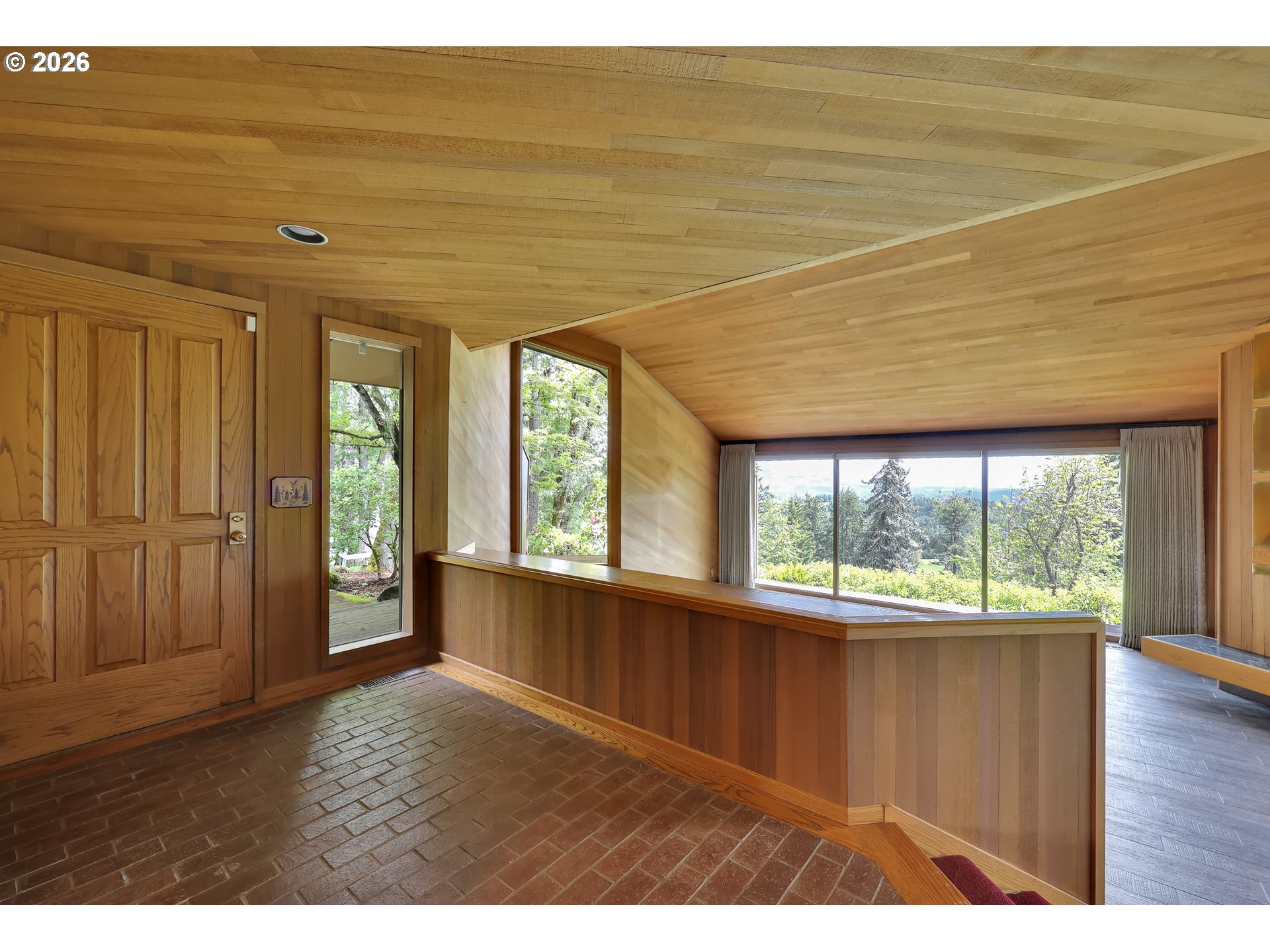 85368 Ridge Top Drive Eugene, OR 97405 - Photo 9 of 48 Living Room/Entrance