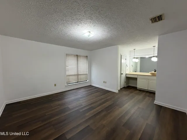 $1,800 | 214 Casa Urbano Drive, Clinton, MS 39056