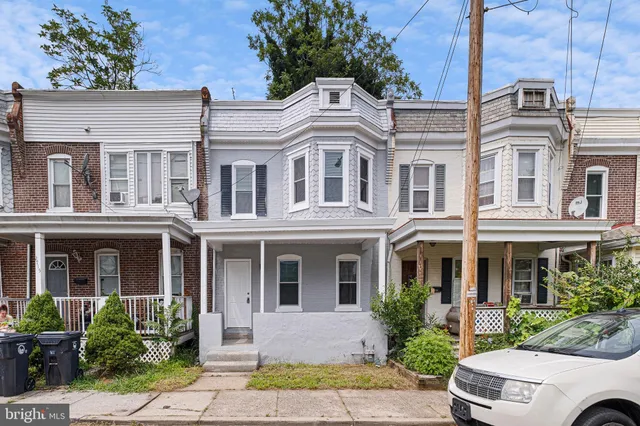 front view of house with a yard
