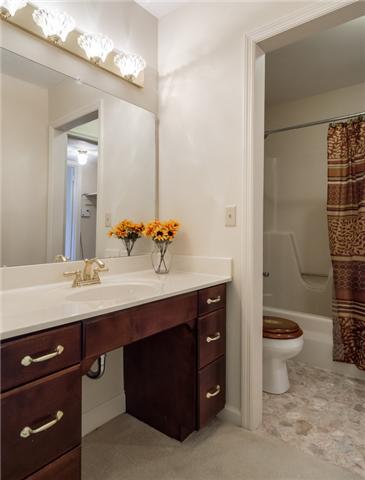 4001 Anderson Road, Unit P98 Nashville, TN 37217 - Photo 13 of 20 Bath # 1 - (downstairs) Full bath ~ tub / combo shower ~ Has private entrance into the master bedroom.