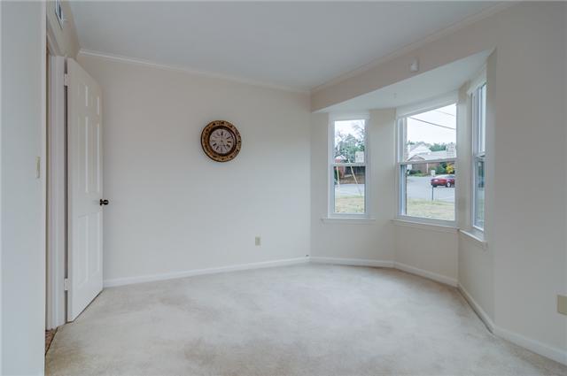 4001 Anderson Road, Unit P98 Nashville, TN 37217 - Photo 8 of 20 13x9 breakfast nook with bay window - opens up into the livingroom. Or, this really would make a very cozy lounge chaise reading area! Don't worry.... there is another large area for dining/ eating!