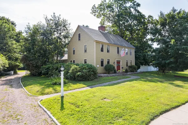 $750,000 | 1696 Main Street, Glastonbury, CT 06033