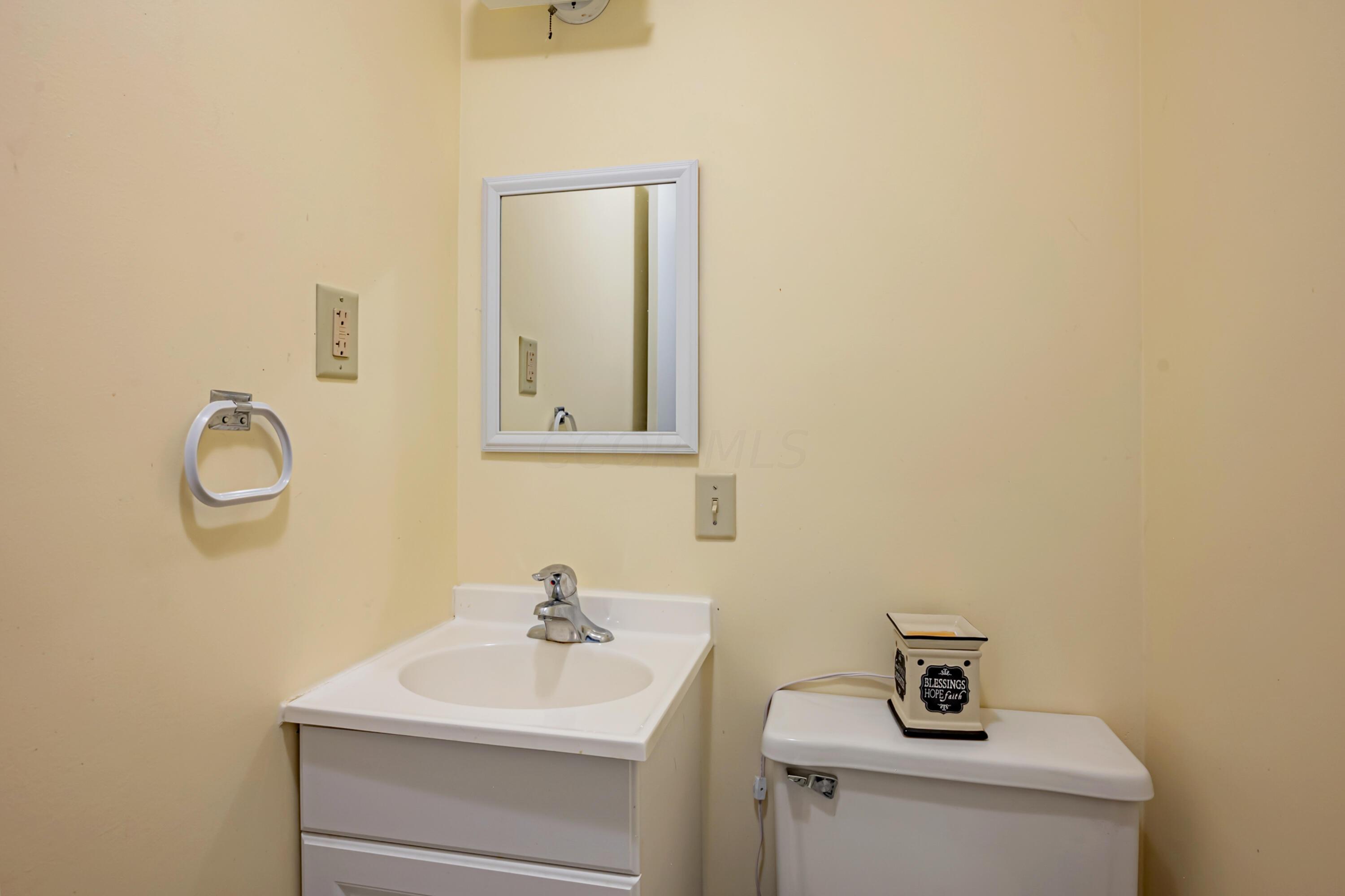 1467 Lusch Road Marion, OH 43302 - Photo 23 of 32 half Bath