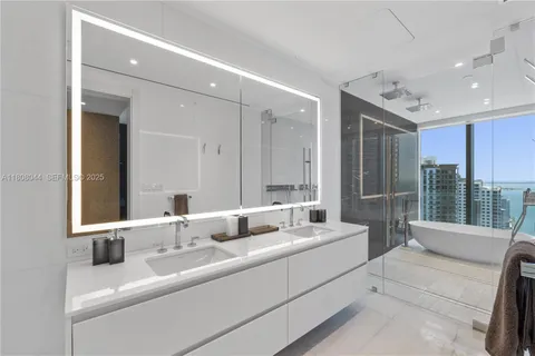 $6,330,000 | 300 Biscayne Blvd Way, Unit 3104, Miami, FL 33131