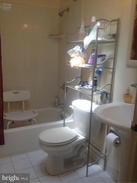 8043 Eastdale Road Baltimore, MD 21224 - Photo 3 of 6 Bath