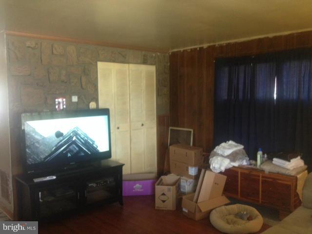 8043 Eastdale Road Baltimore, MD 21224 - Photo 4 of 6 Living Room