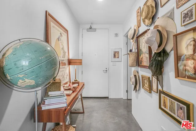 a view of livingroom with furniture